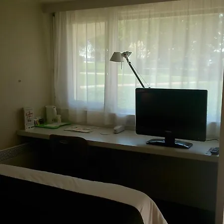Hotel Campanile Besancon Nord Ecole Valentin 3*